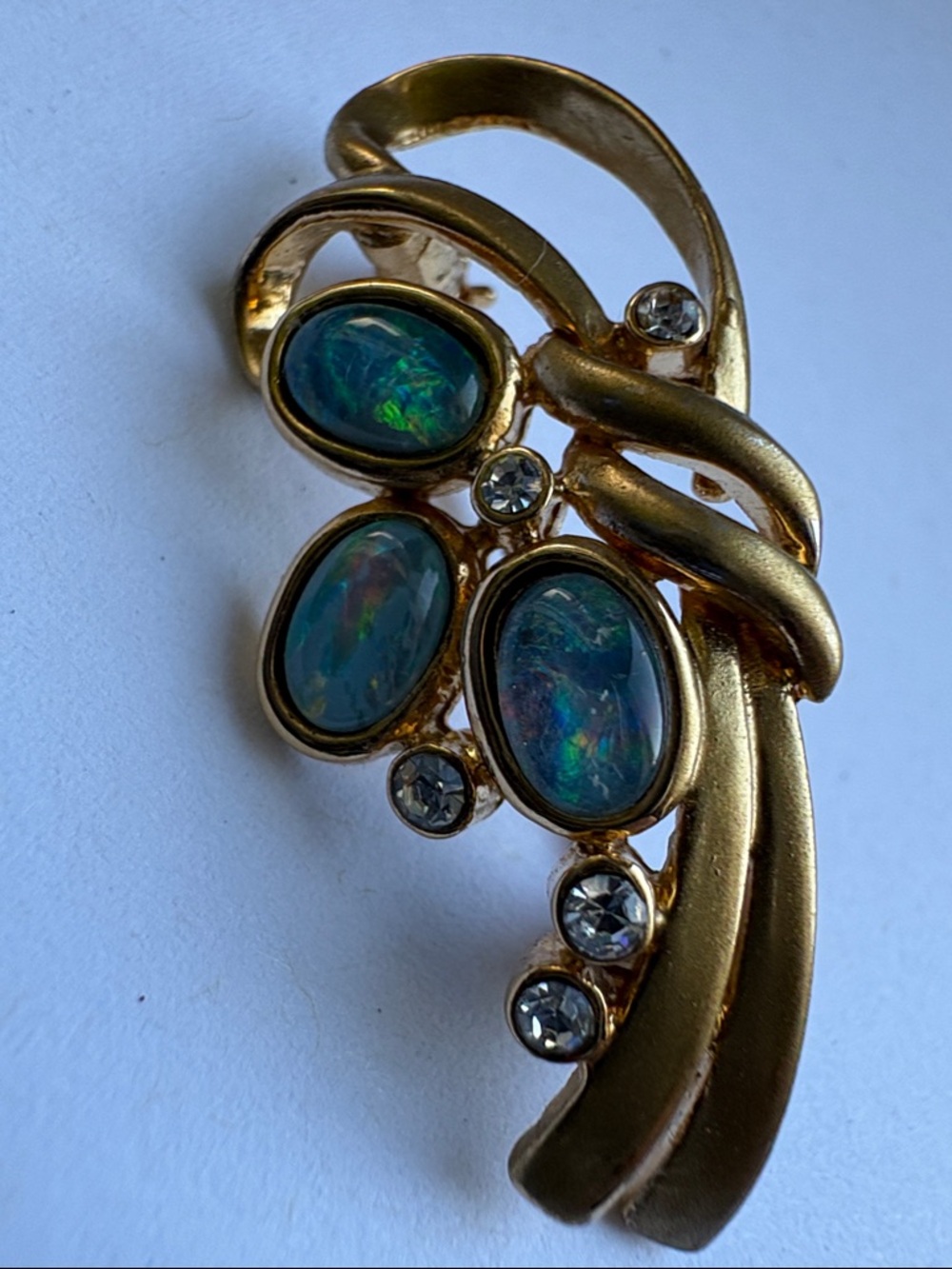 Vintage Opalescent Cabochon & Crystal Gold Tone Ribbon Brooch #126